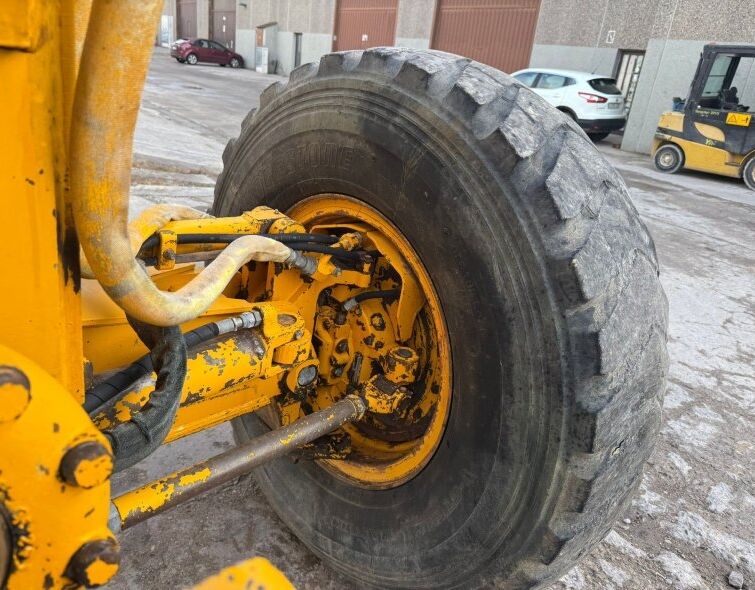 JOHN DEERE 772B ***INSCRIT***